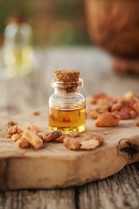 Bulk Styrax Benzoin Oil Natural <b>Aromatic</b> Oil For Candle Making Soap Manufacturing And Aromatherapy Use - Product Image 4