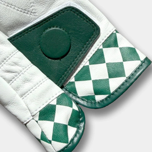 Guante de golf de alto rendimiento con material suave al tacto, tecnología de agarre mejorada y ajuste cómodo para todos los niveles de habilidad. - Product Image 2