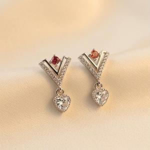 DIVYORO V-SHAPED CRYSTAL <b>HEART</b> DROP <b>EARRING</b> - Product Image 3