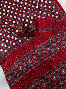 Sari Tradicional Indio de Satén Japonés Suave con Estampado Ajrakh y Trabajo de Espejo Real, Elegante para Bodas, Fiestas y Playa - Product Image 1