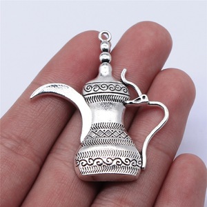 Pendentif Dallah en alliage de zinc argenté antique 46x41mm, motif cafetière arabe, avec boucle unique, pour calendrier de l'<span class=keywords><strong>Avent</strong></span> du Ramadan et artisanat - Product Image 1