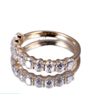 Bague d'éternité minimaliste en or 14 carats avec diamant de laboratoire taille ovale pour femme - Product Image 1