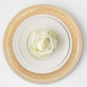 Assiette de présentation de luxe avec bordure en perles, accessoire haut de gamme pour la mise en scène de table de mariage et de banquet - Product Image 6