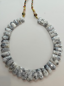 Collier en opale dendritique le plus vendu, pierres précieuses blanches facettées et motifs de branches foncées distinctifs pour la vente en gros de bijoux de mode - Product Image 5