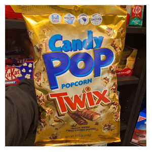 Snack Pop presenta el palomitas de maíz Candy Pop con cacahuetes y M&M's. - Product Image 1