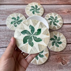 Sous-verres ronds faits à la main en nacre, lot de 6, motif feuille verte incrustée, avec support de rangement, diamètre 10 cm, de REHMAN CRAFT - Product Image 3