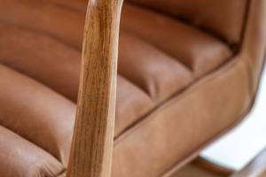 Fauteuil lounge élégant d'inspiration vintage avec assise rembourrée ergonomique et accents en bois finis à la main - Product Image 4