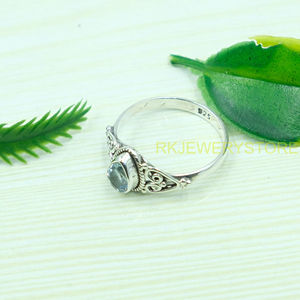 แหวนบลูโทแพซเงินแท้ 925 แหวนพลอยสีน้ำเงิน แหวนดีไซน์ทำมือ แหวนสัญญาสำหรับเธอ ของขวัญบลูโทแพซ เครื่องประดับสำหรับผู้หญิง - Product Image 3