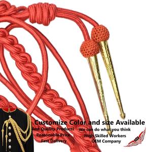 Aiguillette rouge soyeuse avec étiquettes dorées - Product Image 2