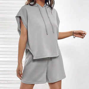 Ensemble 2 pièces personnalisé avec logo pour femme : sweat à capuche marron à manches longues et short tricoté de couleur unie - Product Image 5