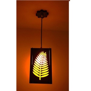 Bâtonnets d'encens japonais écologiques Hendrik en laiton avec verre gravé ambre pour chambre ou salon - Product Image 2