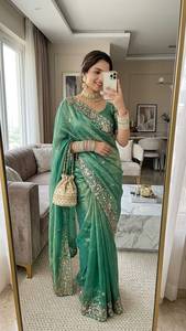 Sari en satin de créateur Fandy avec de magnifiques perles brodées à la main, travail Dana découpé, bordure lourde et Butti sur toute la surface du sari avec Aarco. - Product Image 3
