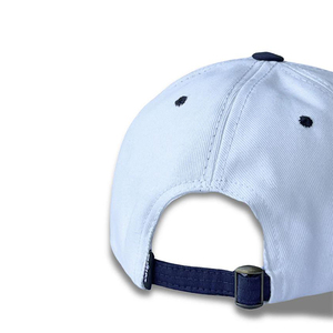 Gorra de béisbol clásica con un diseño atemporal y un acabado suave que combina perfectamente con cualquier look informal. - Product Image 2