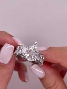 Anillo de media eternidad con moissanita de 5 quilates, corte pera y radiante, para mujer, joyería original de plata 925, ideal para regalo de fiesta para amigas - Product Image 4