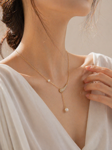 ELVORA GEMS Collar con colgante chapado en oro de 18 quilates, con perlas de imitación y engaste pavé, de laboratorio, para mujer, clásico, romántico, para boda, cadena de serpiente - Product Image 2