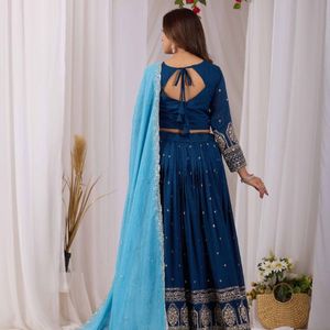 Lehenga Choli con bordado de lentejuelas premium y detalles en hilo, con forro interior de microalgodón y dupatta a juego de Royal Exports. - Product Image 5