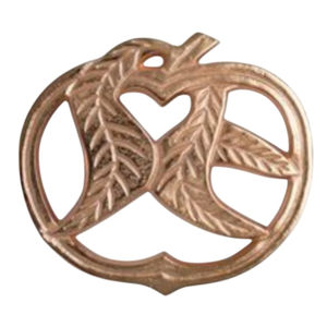 Trivet de Metal de Calidad Deluxe con Forma de Manzana y Diseño de Hojas, Resistente al Calor, Decorativo para Cocina y Mesa, para Decoración del Hogar - Product Image 1