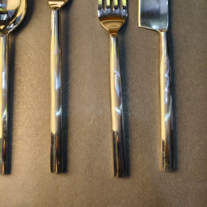 Juego de Cubiertos de Diseño con Mango de Aguja Cónica, 5 Piezas, Perfil Ultrafino y Elegante, Acero Inoxidable con Acabado Plateado Cepillado - Product Image 5