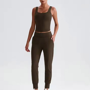 Conjunto Deportivo de 5 Piezas para Mujer, Ropa de Gimnasio con Tejido Acanalado, para Entrenamiento de Fuerza, con Logotipo Personalizado, Venta al Por Mayor de Fábrica - Product Image 6