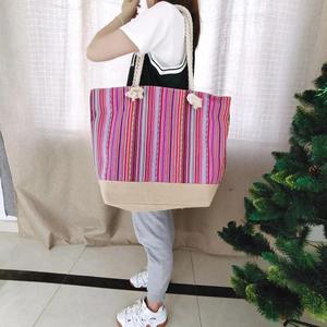 Bolsa de Yute con Estampado Geométrico Natural, Ecológica y Reutilizable, Ideal para Tiendas de Artesanía y Boutiques - Product Image 3