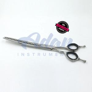 Ciseaux amincissants incurvés en acier inoxydable japonais de 7 pouces personnalisés Fournitures de salon de beauté pointues de qualité supérieure - Product Image 2