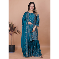 Ensemble de mariage trois pièces pour femme en soie Chinon avec Kurti à sequins, Sharara fluide et Dupatta richement brodé, prêt-à-porter