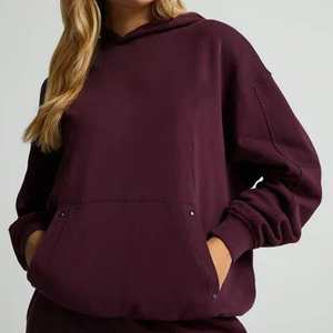 ชุดวอร์มสีแดงเลือดหมูแบบมีฮู้ด แขนยาว สกรีนโลโก้ได้ตามต้องการ สำหรับผู้หญิง ใส่เล่นกีฬากลางแจ้ง ระบายอากาศได้ดี สไตล์ไฮสตรีท ชุดฤดูหนาวสำหรับผู้หญิง - Product Image 2