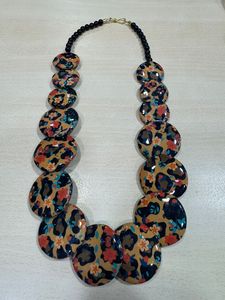 Collar de Resina Pintado a Mano, Forma Personalizada, Patrón MODELO, Joyería de Arte Popular, Accesorio de Moda Femenina, India ARIF - Product Image 6
