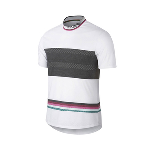 Tenue de tennis pour hommes en gros Outfitize International : Ensemble chemise athlétique à col en V et short à séchage rapide, personnalisable avec logo pour équipe, commande en gros - Product Image 5