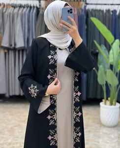Abaya pour l'Aïd avec de magnifiques broderies, ensemble deux pièces, idéal pour l'Aïd et les occasions spéciales 2026 - Product Image 6