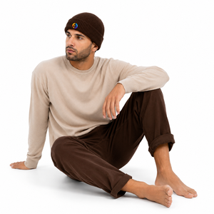 Gorro de punto para hombre diseñado con tejido suave, ajuste cómodo, cobertura cálida y textura acanalada para atuendos casuales de invierno y actividades al aire libre. - Product Image 5