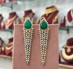 Hermosos Pendientes de Circonita Cúbica con Baño de Oro de Primera Calidad, Elegantes para Mujeres y Chicas, Ideales para Looks de Noche y Fiestas - Product Image 2