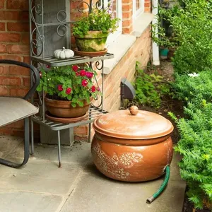 Pots à tuyaux décoratifs en aluminium personnalisables avec surface sculptée à la main pour un rangement extérieur durable et sécurisé des tuyaux - Product Image 2