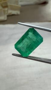 Émeraude naturelle zambienne de 4,31 carats, taille octogonale, pierre précieuse verte certifiée pour la fabrication de bijoux, vente en gros - Product Image 2