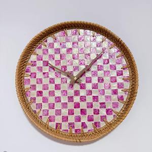 Reloj de diseño vintage hecho a mano con conchas de ratán y perlas, relojes de la mejor calidad con marcos naturales. - Product Image 1
