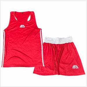 Ensemble de débardeur et short de boxe sportif en polyester satiné rouge respirant, uniforme d'entraînement personnalisé ODM avec logo frontal pour le kick-boxing - Product Image 1