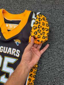 Camiseta Deportiva Rexfit para Mujer, Diseño de los Jaguars de Fútbol Americano, Número 85, Estampado de Leopardo, Cuello en V, Absorbe la Humedad, Ajustada, Manga Corta, para Adultos - Product Image 3