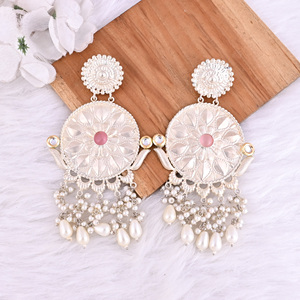 Pendientes Colgantes de Diseño Étnico con Ojo de Gato Rosa, Kundan, Perla y Plata Alemana - Product Image 2