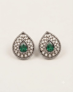 Boucles d'oreilles clous en Kundan plaqué or antique motif goutte d'eau, boucles d'oreilles clous de luxe en pierre précieuse en forme de poire, boucles d'oreilles clous en pierre en forme de larme - Product Image 4