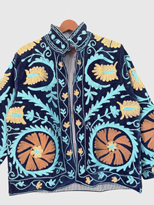 เสื้อแจ็คเก็ตกำมะหยี่ปักลายดอกไม้ คอจีน ไซส์ใหญ่สำหรับผู้หญิง ใส่ได้ในฤดูใบไม้ร่วง ความยาวปกติ แขนเก้าส่วน - Product Image 5
