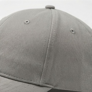 Casquette de baseball unisexe grise à 6 panneaux, couleur unie, tissu sergé, fermeture ajustée, style décontracté, chapeau pour adulte - Product Image 5