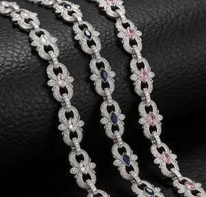 Collar de Cadena con Gema Rosa, Gargantilla de Eslabones en Tono Plateado, Collar con Colgante Floral para Hombres y Mujeres, Joyería para Fiestas - Product Image 3