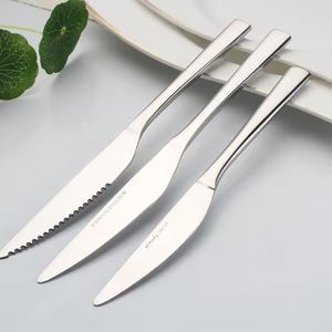 Ensemble de couverts de luxe en acier inoxydable avec poignée dorée, finition martelée, comprenant fourchette, cuillère et couteau, pour une table élégante en cuisine et en salle à manger - Product Image 3