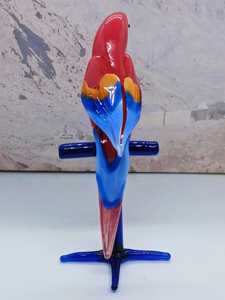 Figurine de perroquet sculptée en verre soufflé à la main, écologique, gravée, couleurs rouge, bleu, ambre, sculpture animale, pièce d'art décorative - Product Image 3