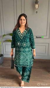 Salwar Kameez en soie chinon imprimée pour femmes, travail artisanal lourd |   Traditionnel, longueur genou |   Slim Fit |   Séchage rapide |   Vêtements ethniques pour la fête de Diwali - Product Image 4