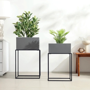 Juego Decorativo de 2 Macetas Rectangulares de Metal Gris Mate con Soportes Cuadrados de Metal Negro para Plantas, Helechos y Oficina - Product Image 4