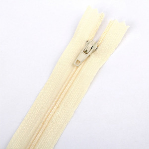 Hot Sales Long Chain Nylon <b>Zipper</b> Roll Eco-Friendly in Various Colors for Home Textiles Price - Product Image 3