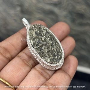 Colgante de pirita drusa con bisel de oro en plata de ley, joyería fina bohemia elegante y única para mujer, certificado por terceros para fiestas - Product Image 1