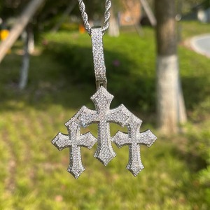 Colgante de Cruz Cristiana para Hombre, con Micro Pavé de Diamantes, Joyería Religiosa, Tono Plateado, Estilo Hiphop - Product Image 1