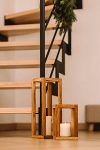 Lanterne en bois grande taille faite à la main par Antique Creations pour la décoration de Noël à la maison et en extérieur - Product Image 4